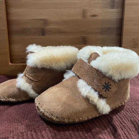 LL Bean Toddlers Wicked Good Slippers - size 5/6 - Picture 3 of 9